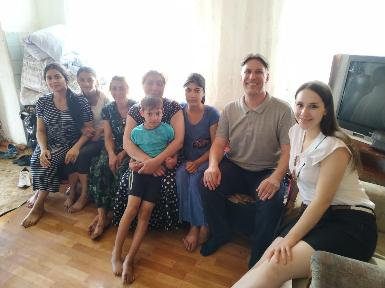 Five Roma families received food packages from the church in Omsk.