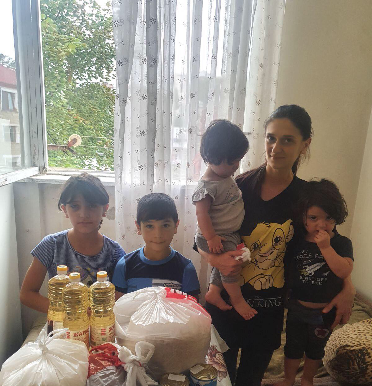 Bringing food packs to a family that moved from Nagorno-Karabakh to Armenia.