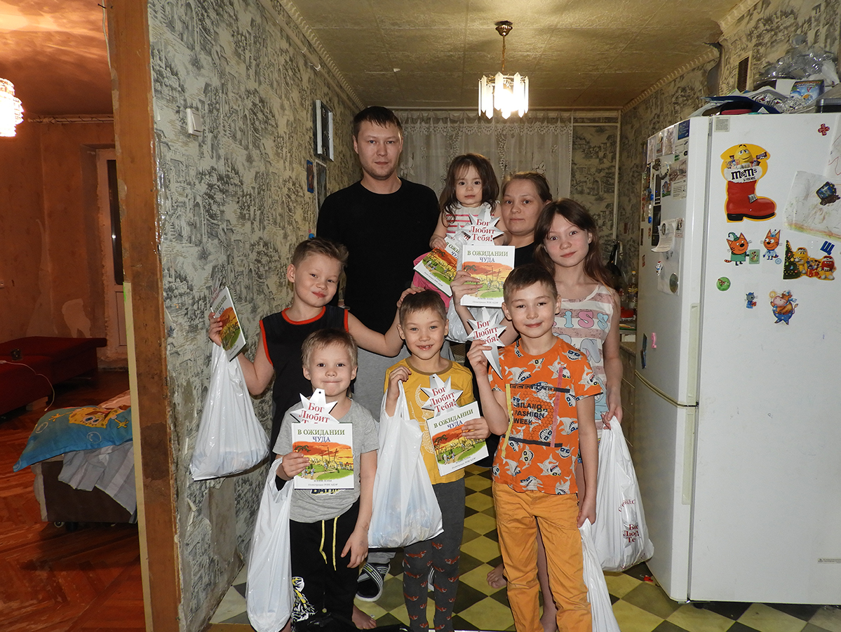 Believers visited Natalia and her family in their home.