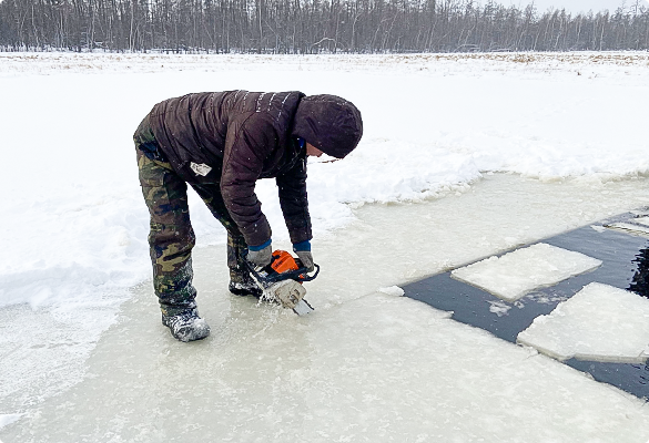 Blocks of Ice Open the Door to Sharing Jesus’ Living Water 