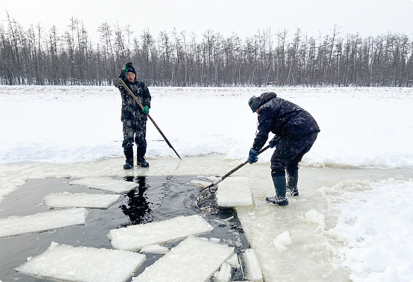 Blocks of Ice Open the Door to Sharing Jesus’ Living Water 3