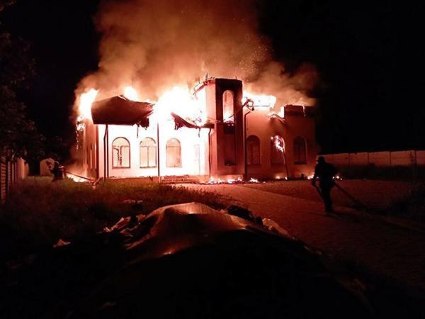 Artillery Fire Burns A Church To The Ground 4