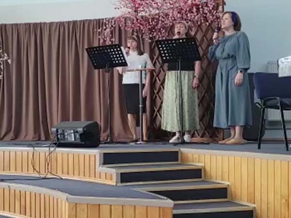 The Faithful Still Worship After A Night Of Attacks 12