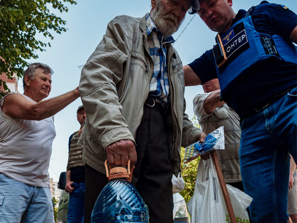 Bottled Water Word Of Hope Shared In Kherson 32