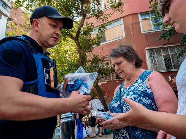 Bottled Water Word Of Hope Shared In Kherson 33