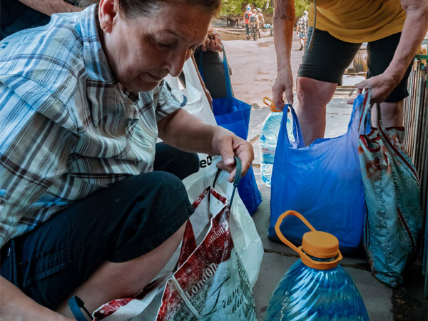 Bottled Water Word Of Hope Shared In Kherson 38