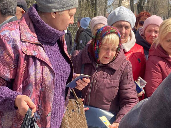 Vulnerable Ukrainians Receive Aid From Local Churches 13