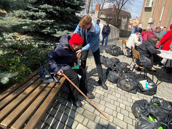 Vulnerable Ukrainians Receive Aid From Local Churches 5