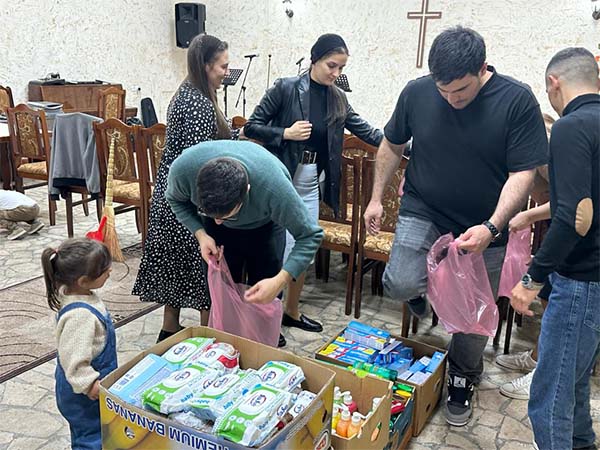 Reaching Ethnic Armenian Refugees With Help And Hope 1