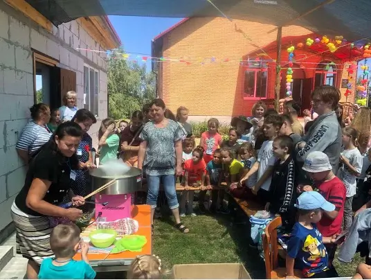 Children waiting for food