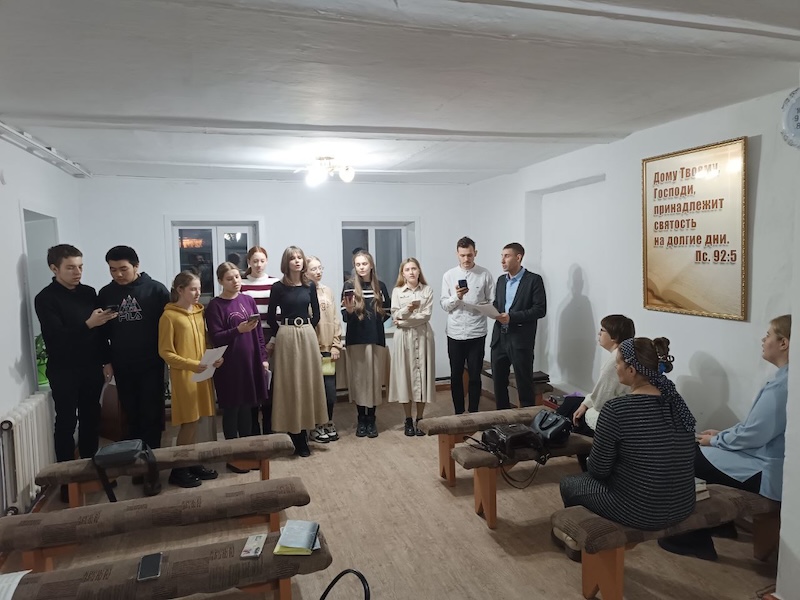 Church service in Novobazhenovo.